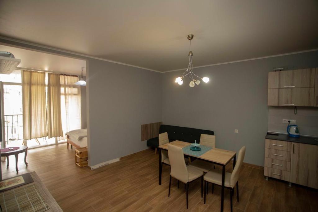 Appartamento Amazing Magnolia Batumi Esterno foto
